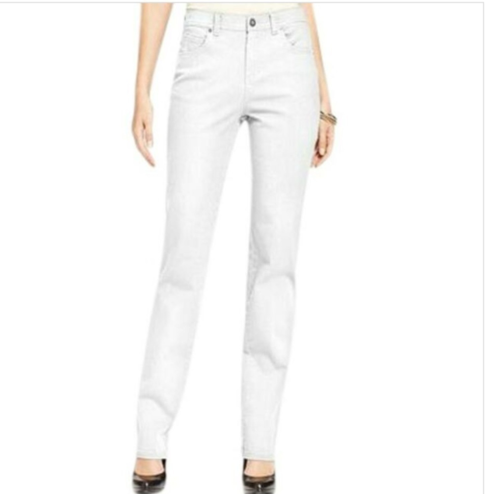Style & Co. White Straight Leg Jeans with Embroidered Pockets - Size 6